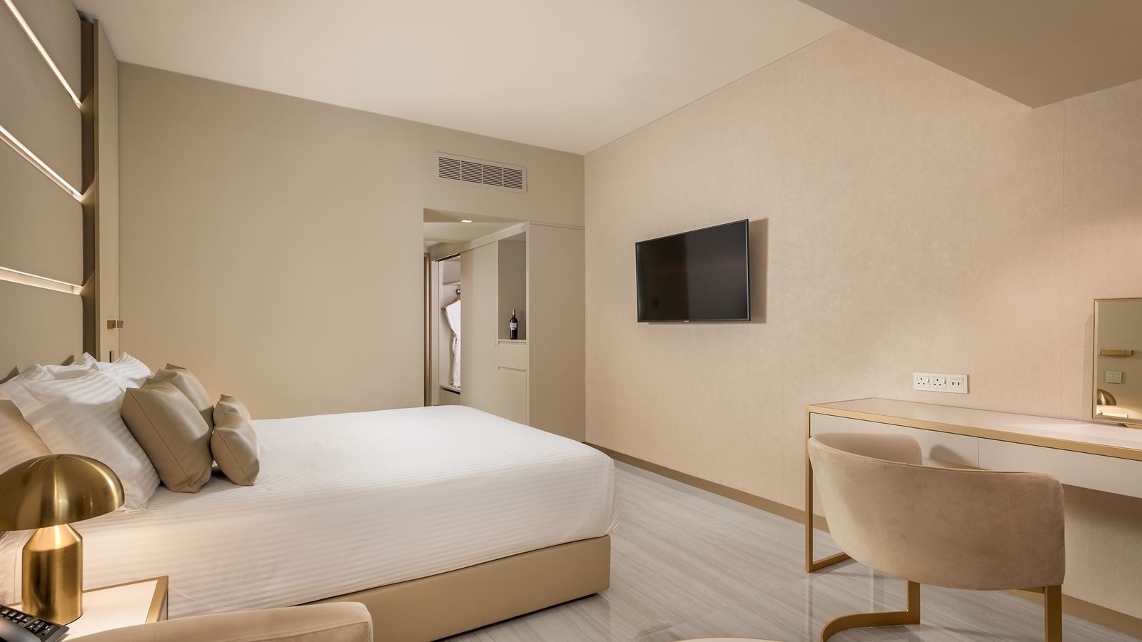 rooms-deluxe-roomseaviewbalcony