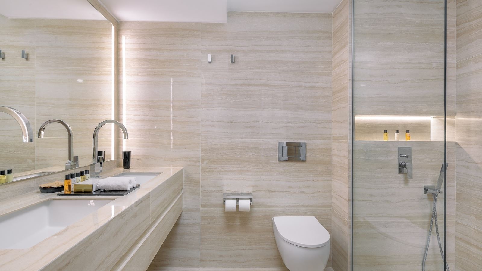 rooms-deluxe-roomseaviewbalcony