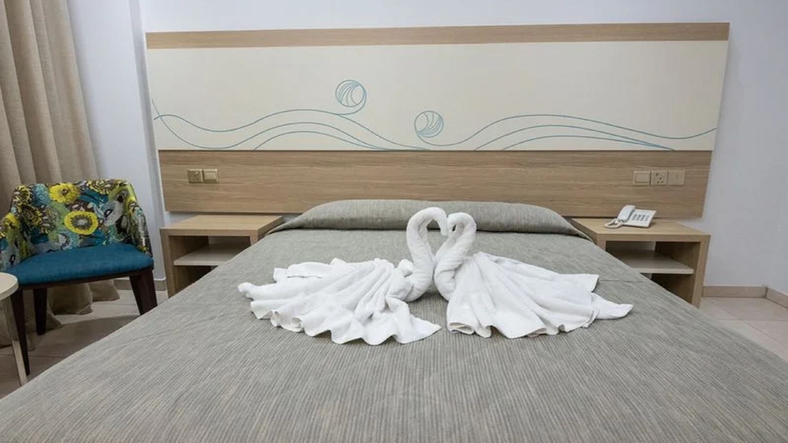 rooms-single-use-superior-room--balcony-