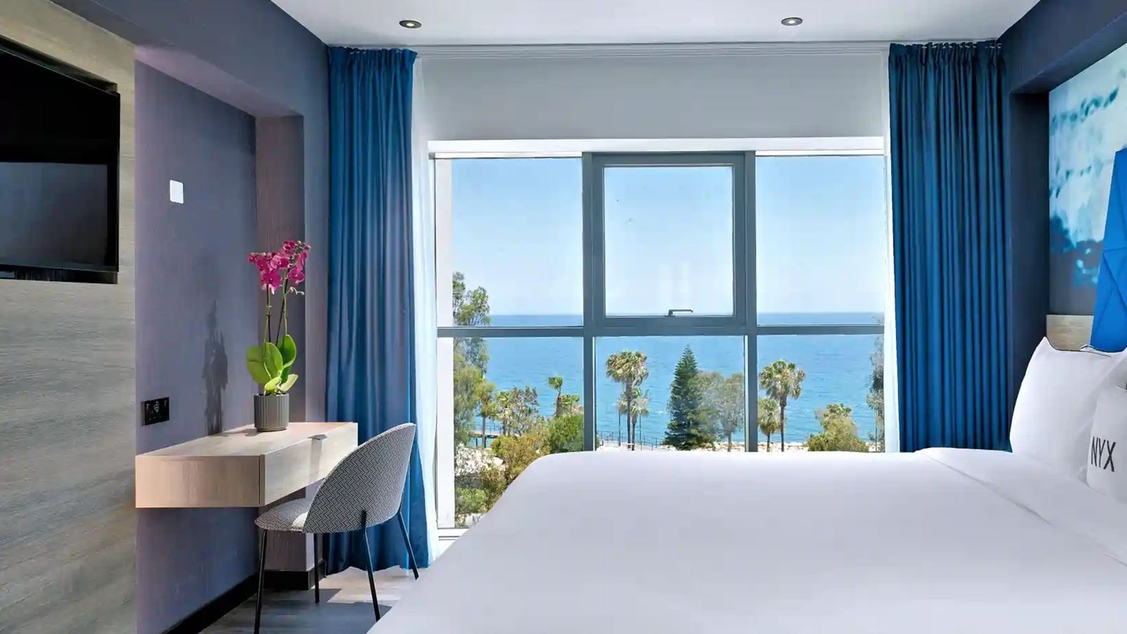 rooms-executive-room-sea-front