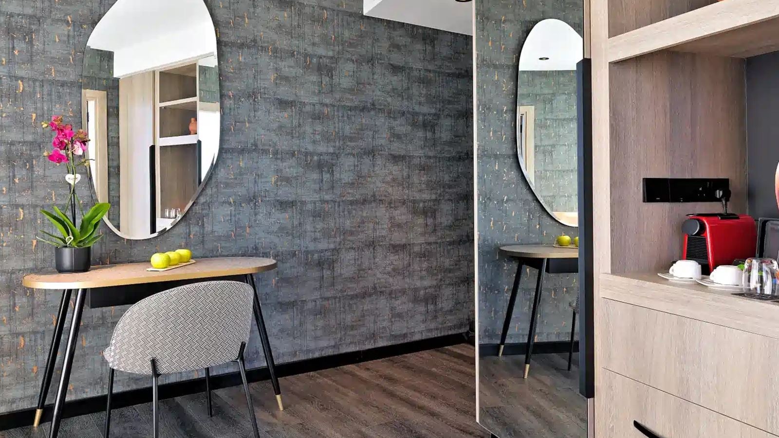 rooms-executive-suite-inland-view