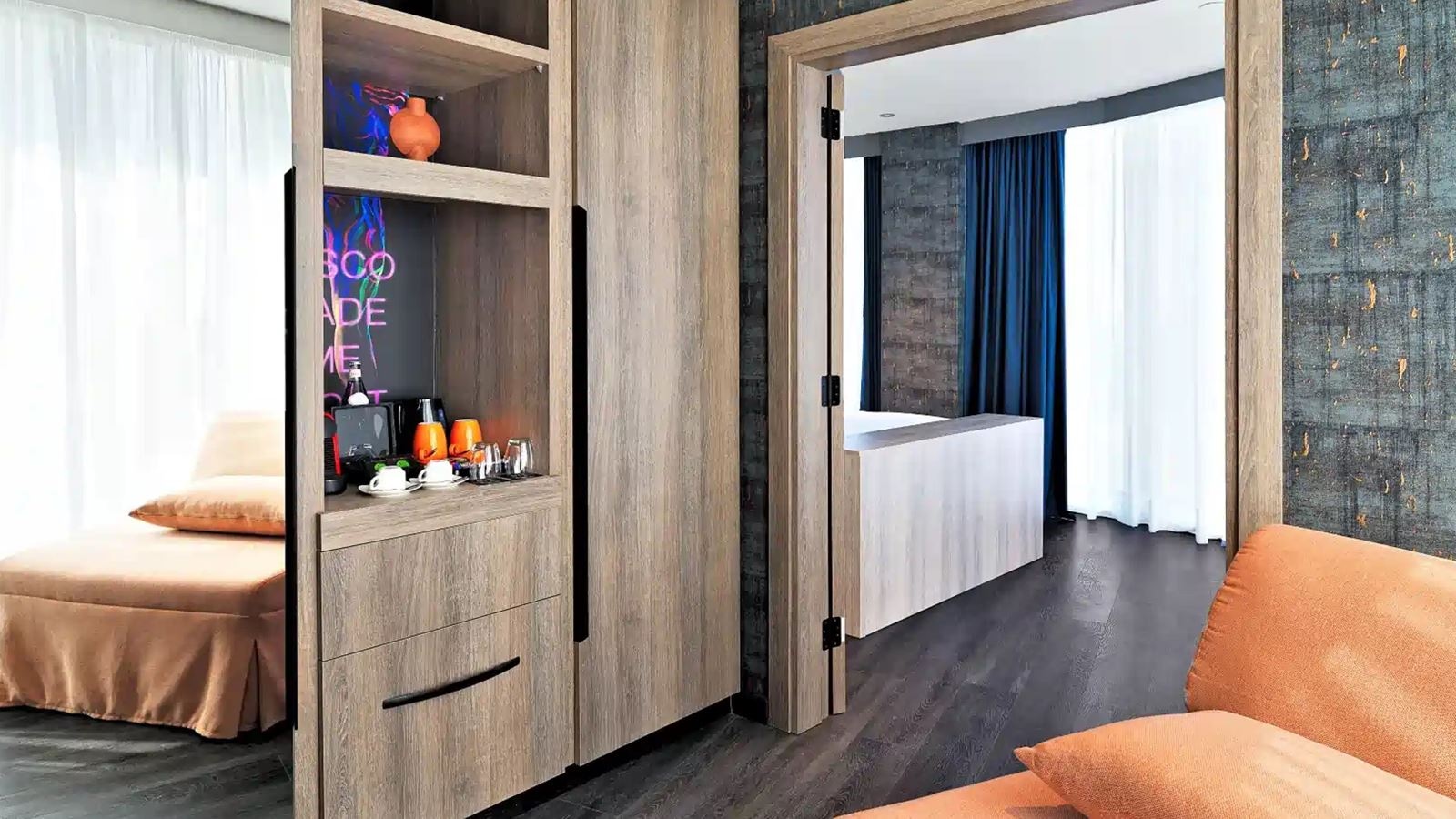 rooms-executive-suite-inland-view