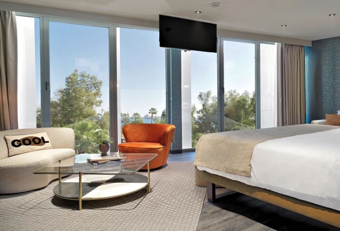 rooms-heavenly-suite-sea-front