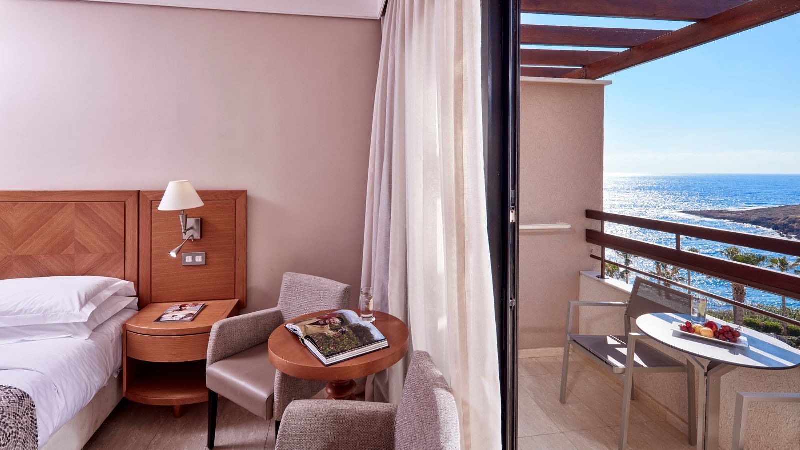 rooms-standard-roomlateral-seaviewbalcony