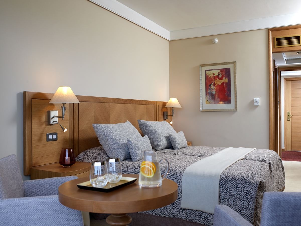 rooms-standard-roomlateral-seaviewbalcony