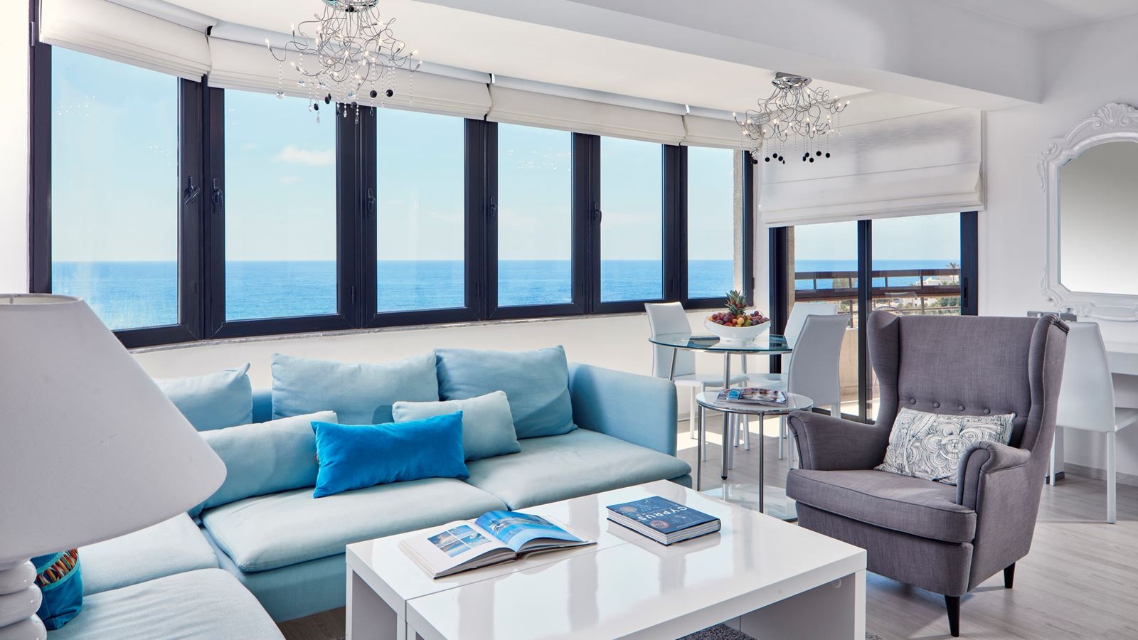 rooms-standard-suiteseaviewbalcony