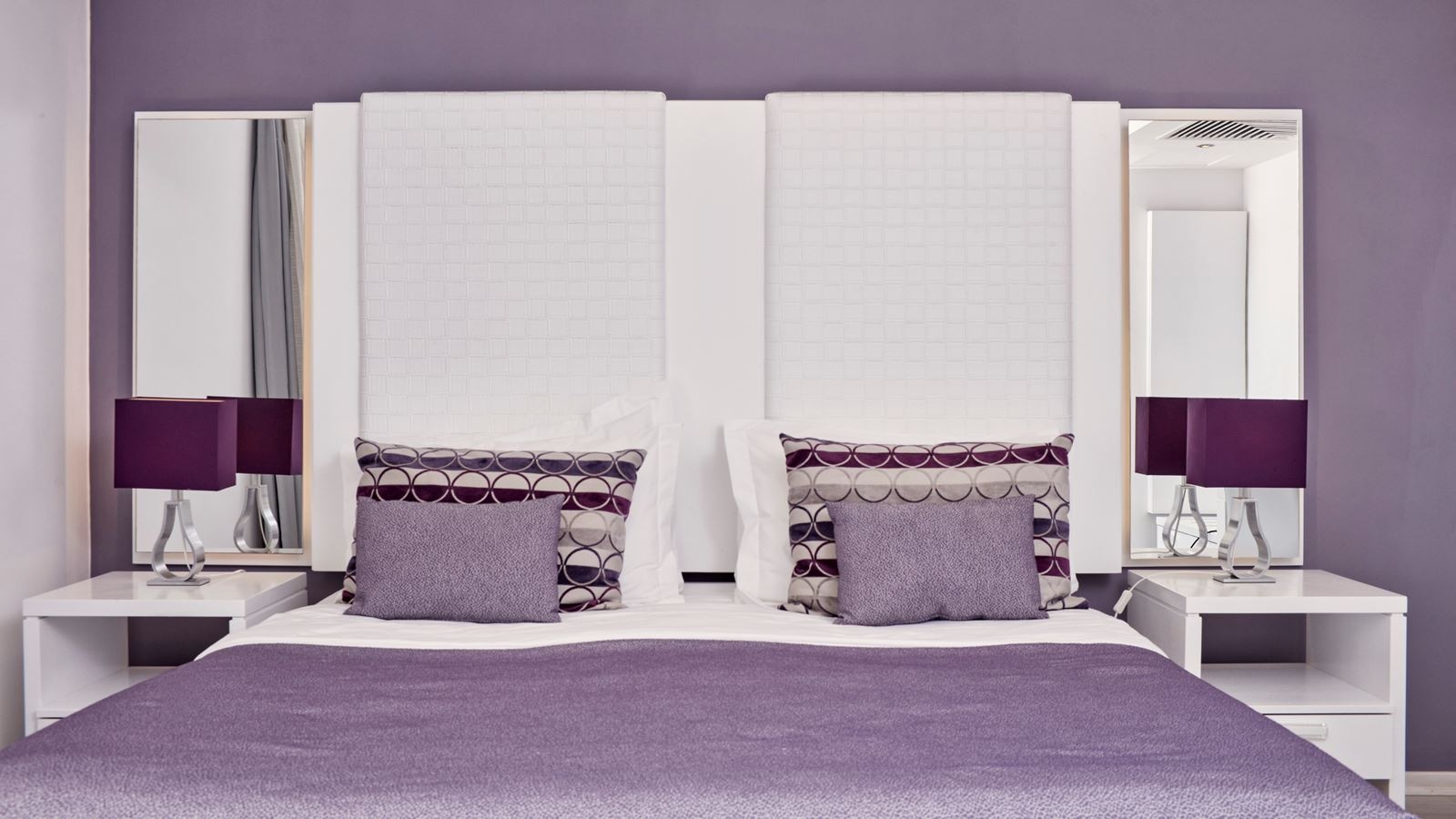 rooms-standard-suiteseaviewbalcony