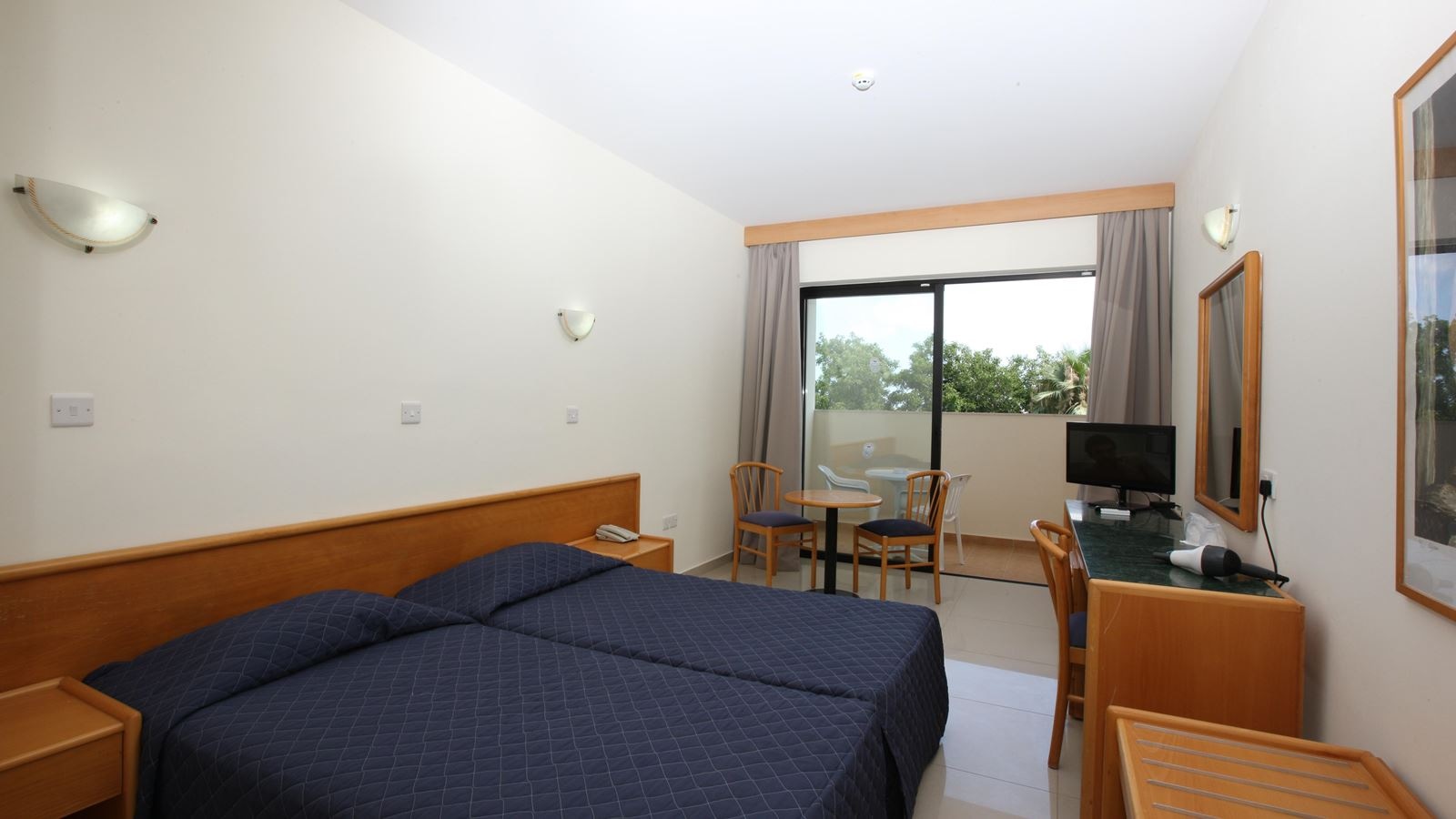 rooms-standard-room-with-balcony