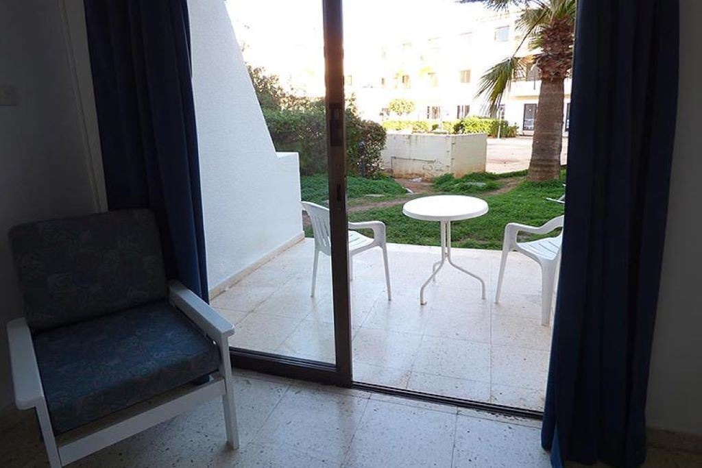 rooms-standard-studio-balcony-or-terrace