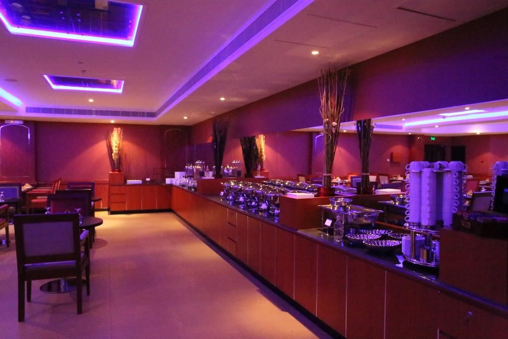 restaurants-royal-cafe