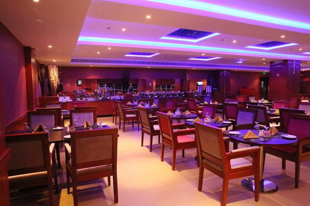 restaurants-royal-cafe