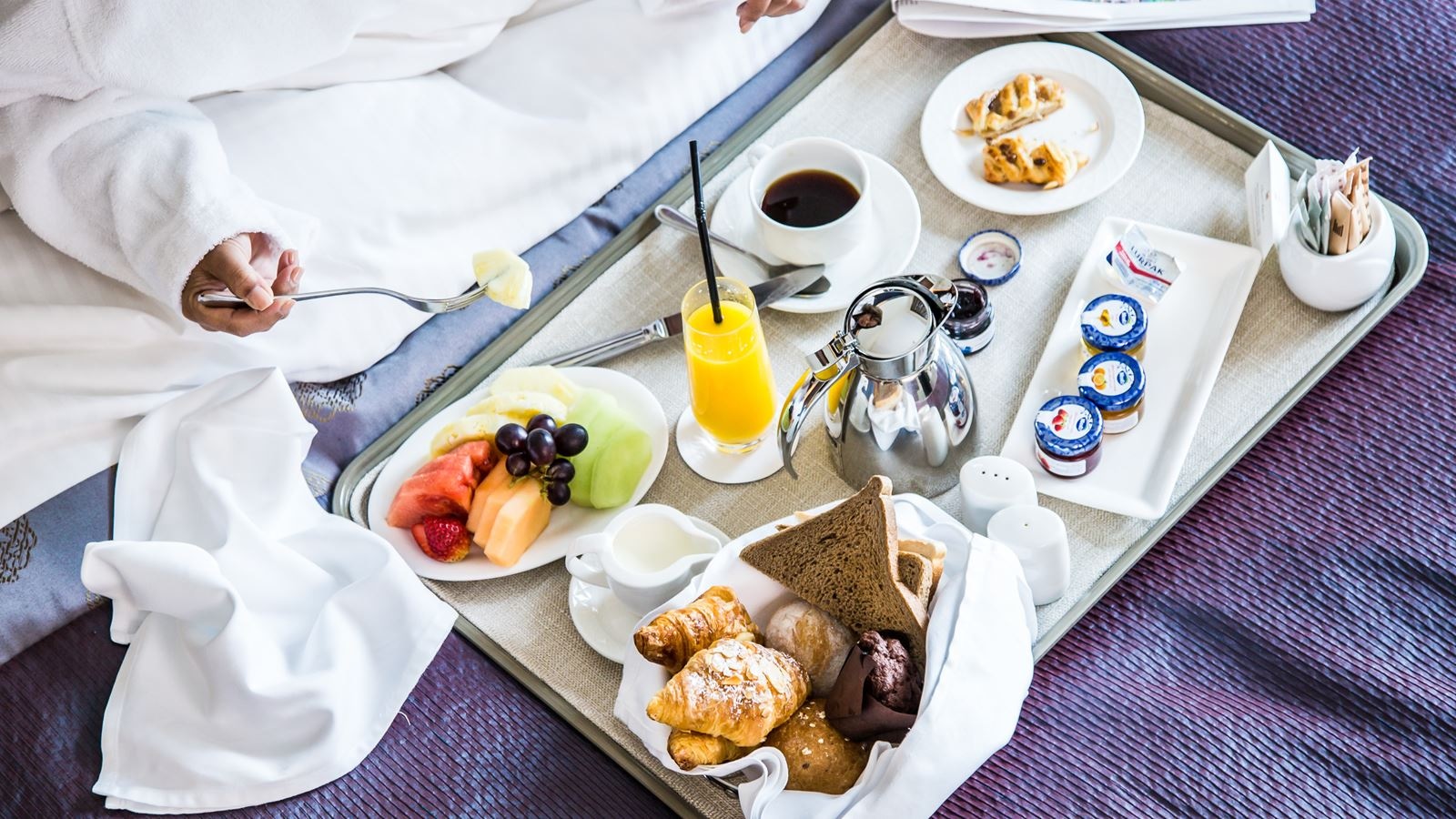 restaurants-room-service