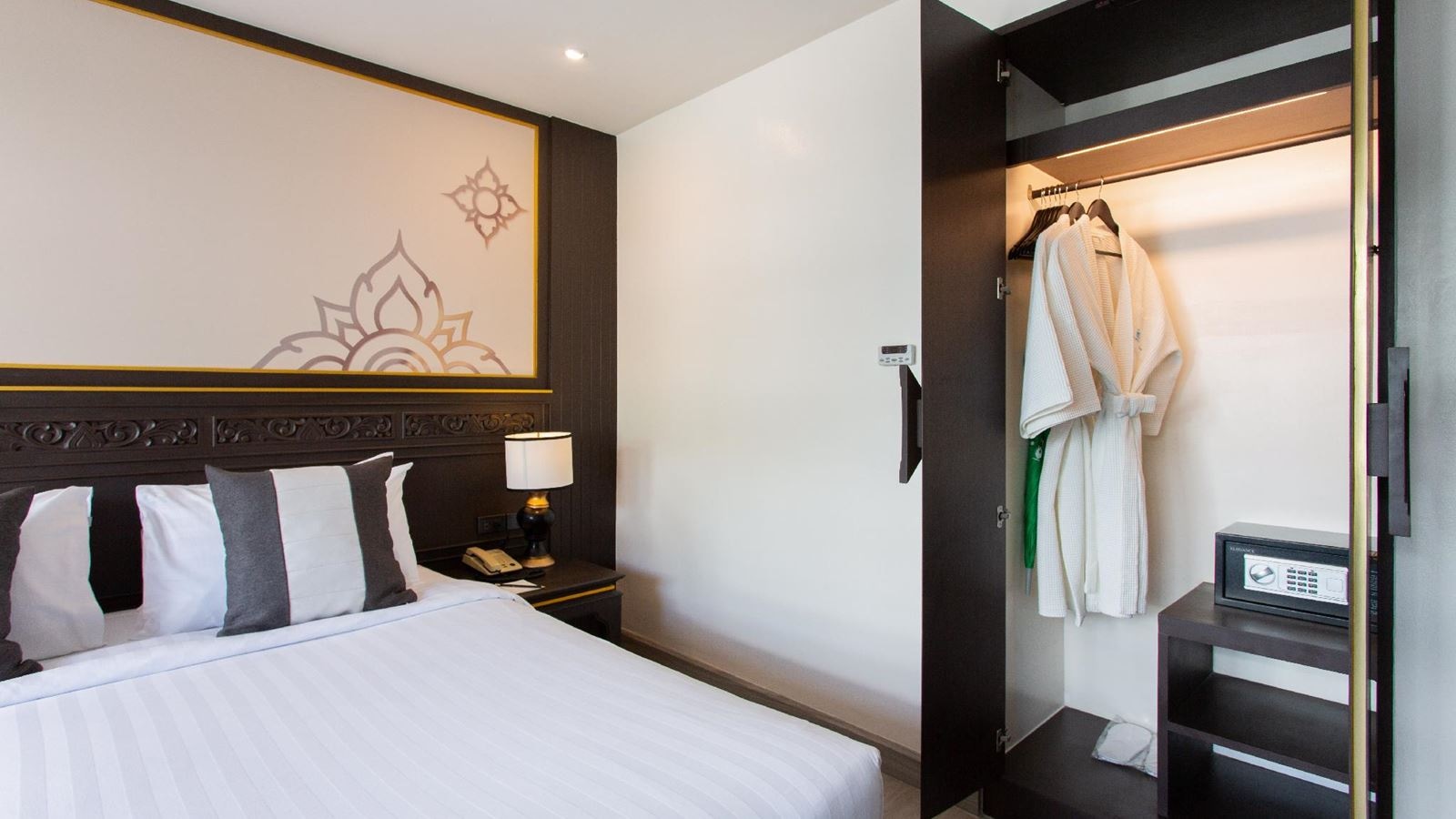 rooms-superior-sea-view-room