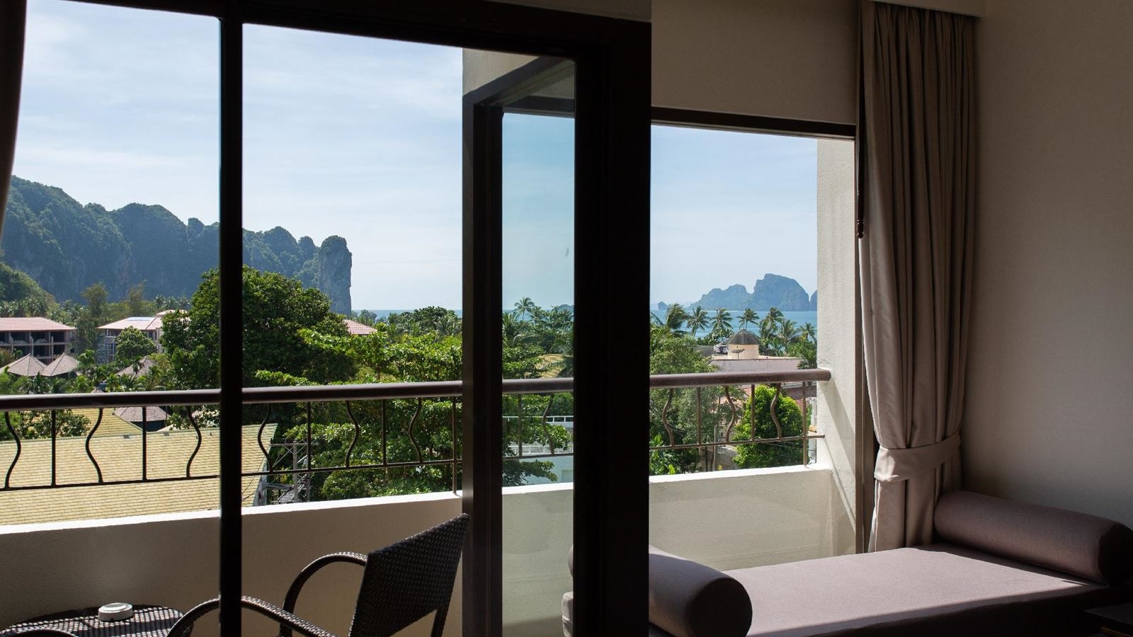 rooms-superior-sea-view-room