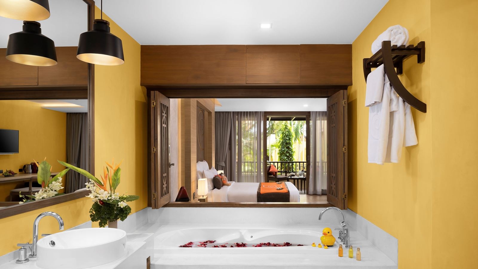 rooms-deluxe-balcony