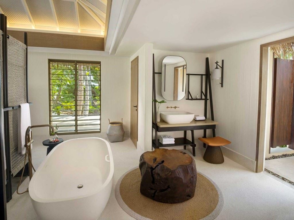 rooms-three-bedroom-royal-beachfront-residence