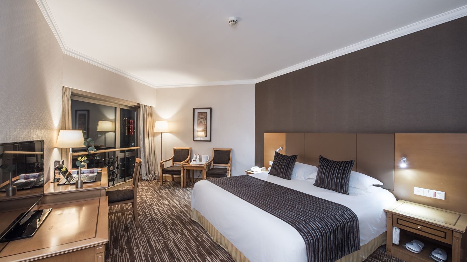 rooms-main-building-deluxe-twin-room