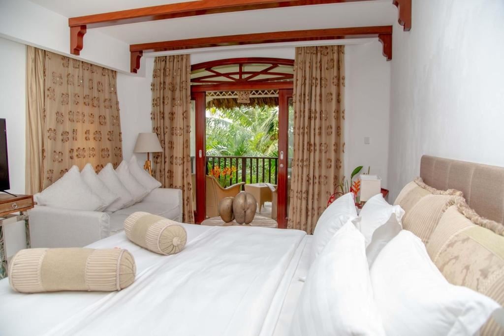 rooms-beachfront-deluxe-room