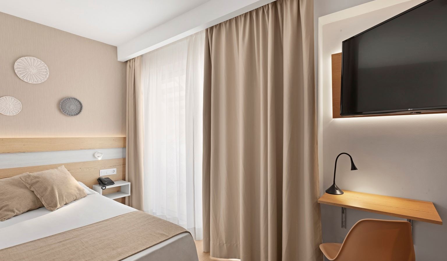 rooms-doble-standard-room-balcony-or-terrace