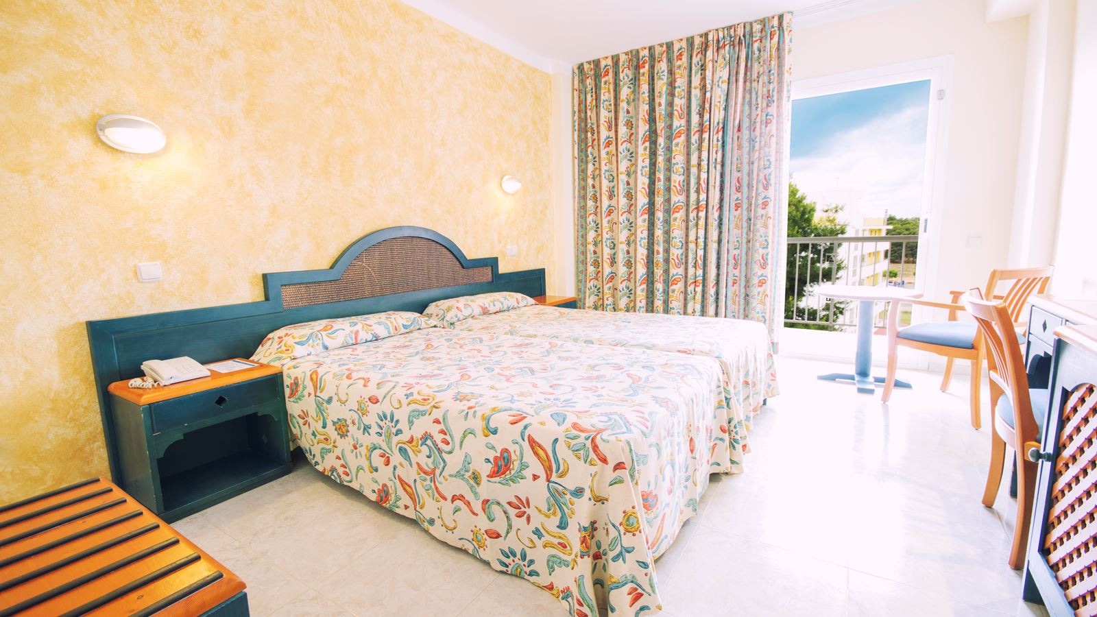 rooms-double-or-twin-pool-view