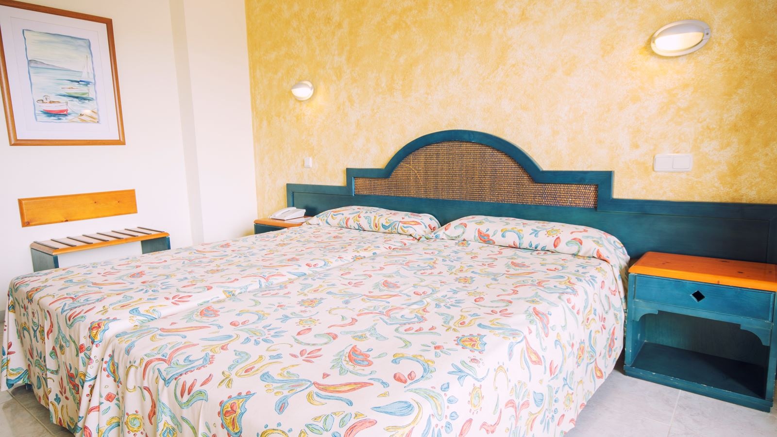 rooms-double-or-twin-with-air-conditioning