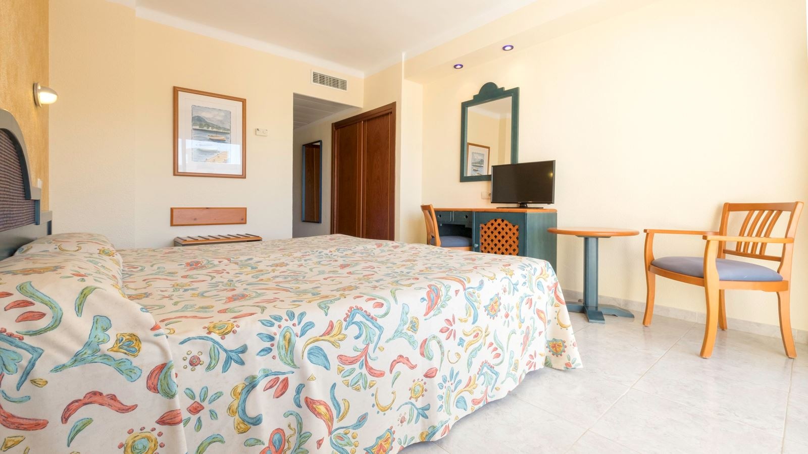 rooms-double-single-use-with-air-conditioning