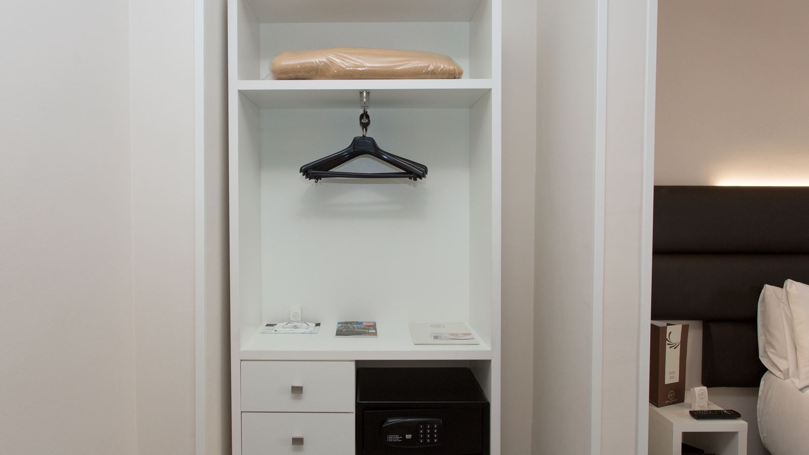 rooms-double-or-twin-standard