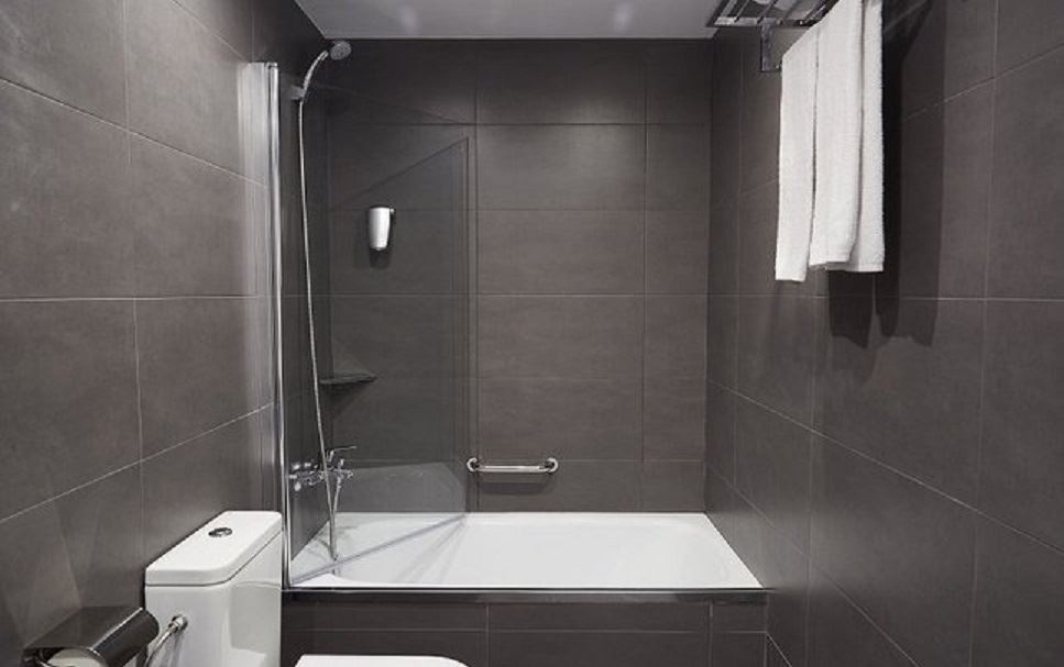 rooms-double-or-twin-with-balcony