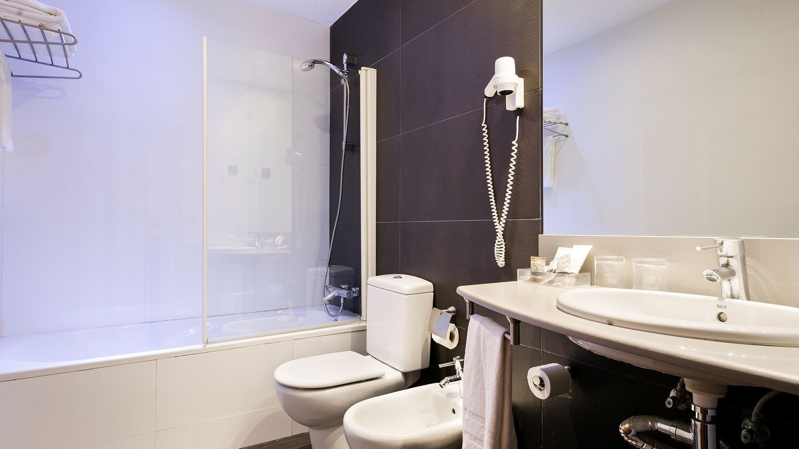 rooms-double-or-twin-standard