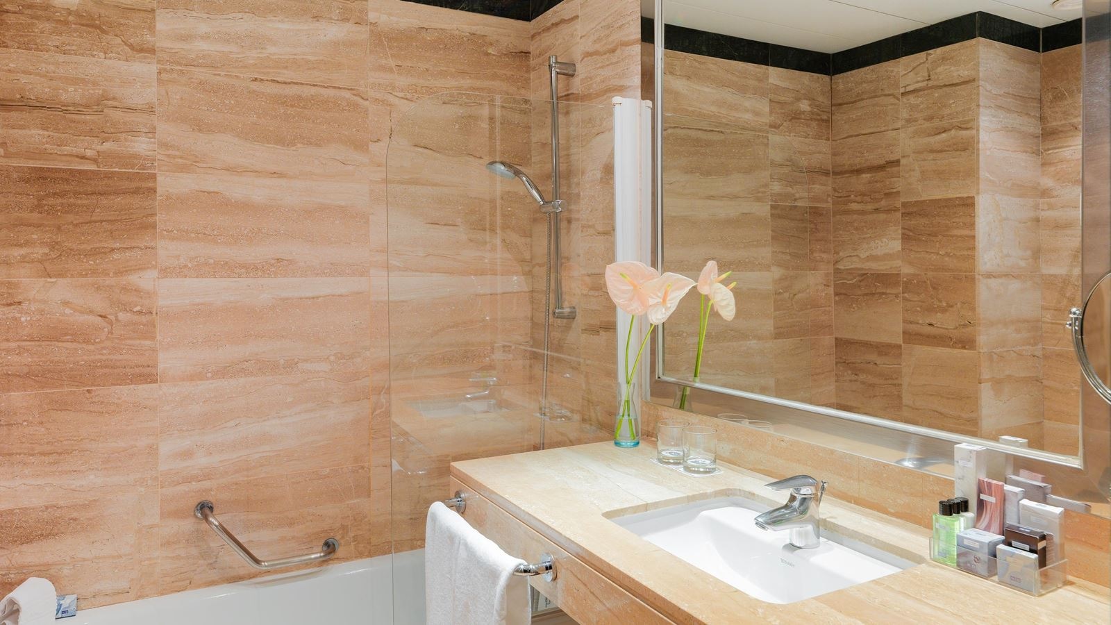 rooms-double-with-double-bed