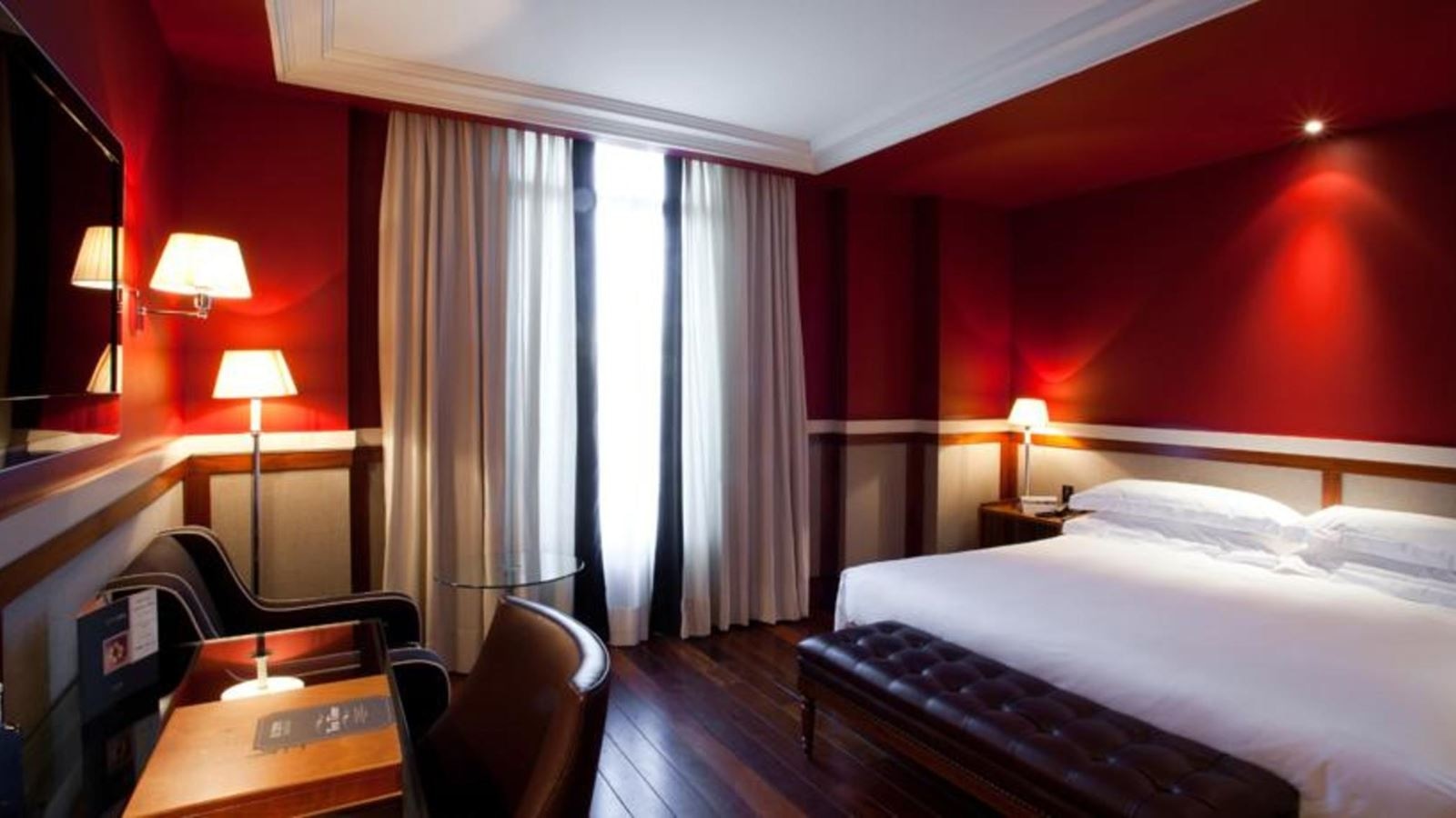 rooms-twin-deluxe-two-beds