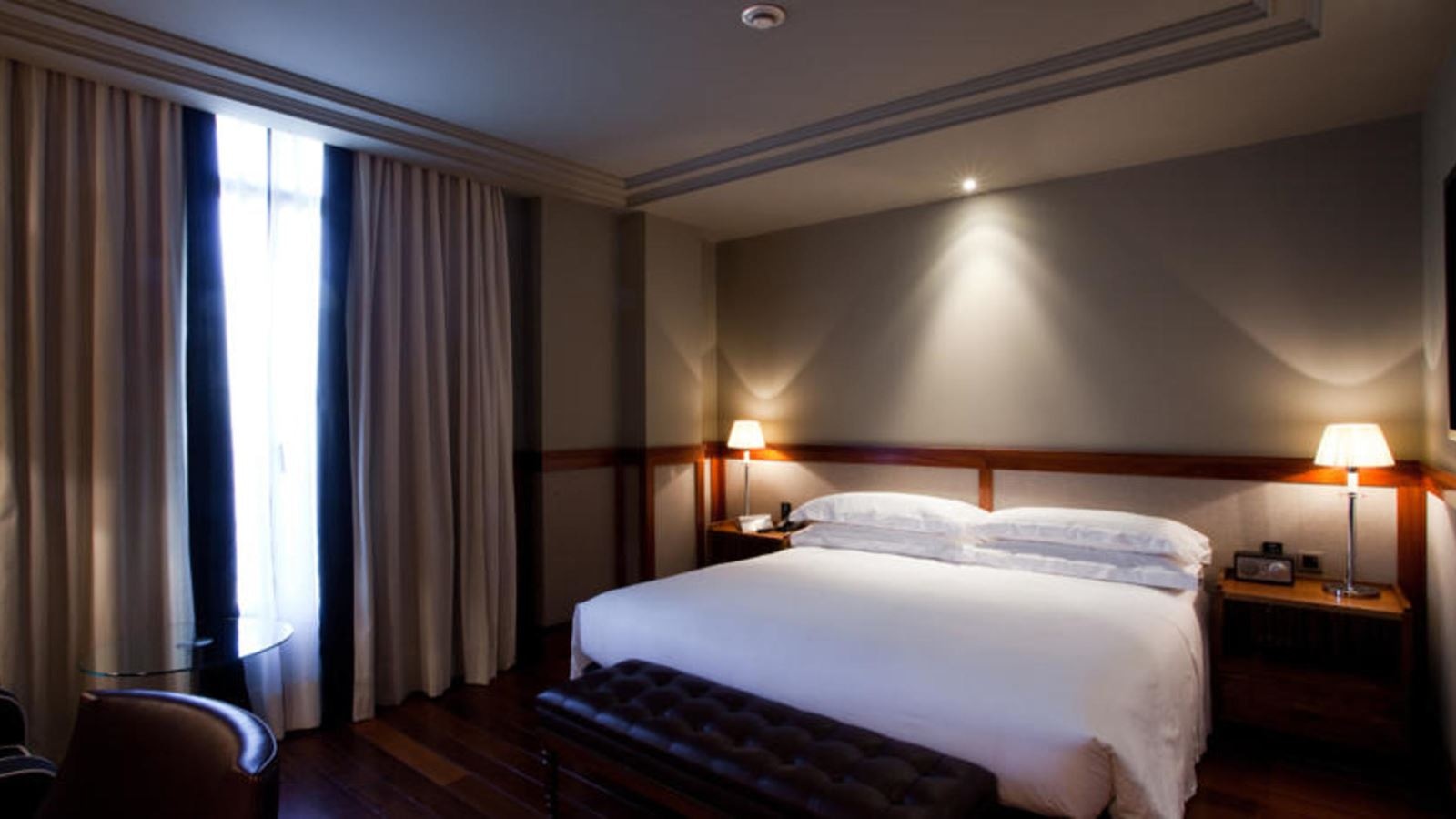 rooms-twin-deluxe-two-beds