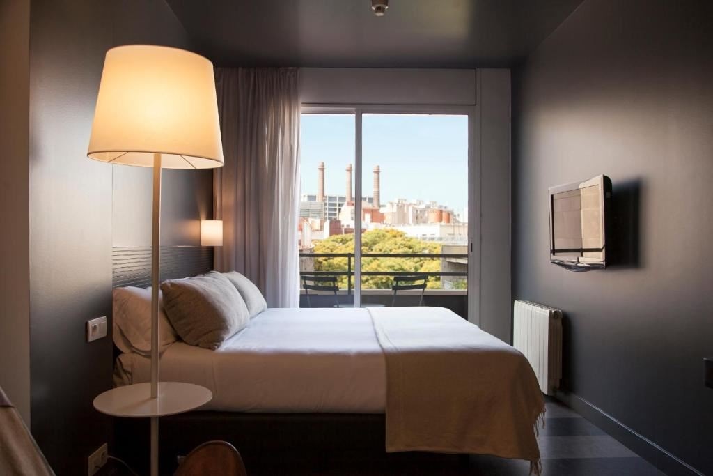 rooms-double-or-twin-superior-with-balcony