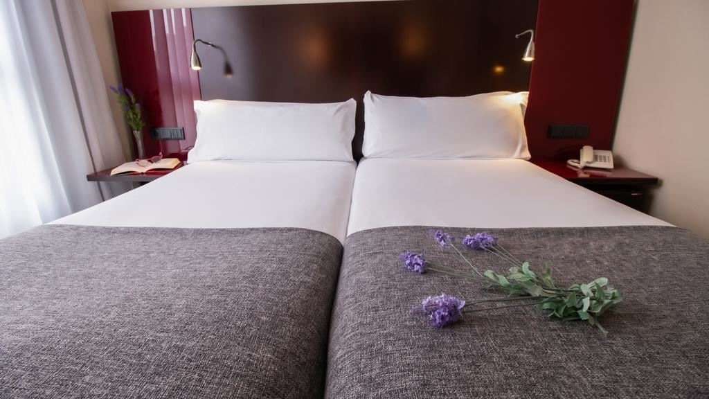 rooms-double-single-use-with-double-bed