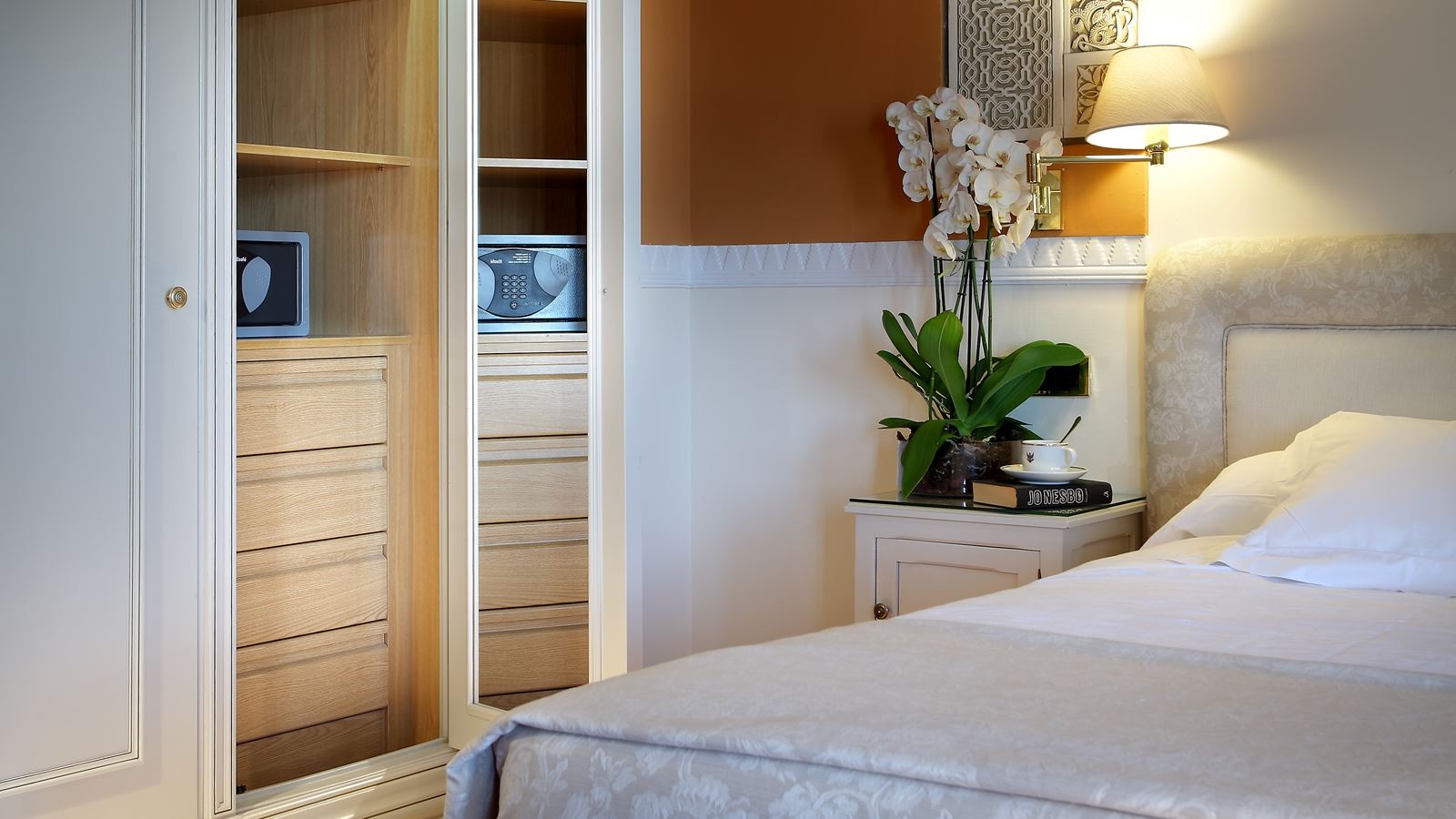 rooms-single-city-view