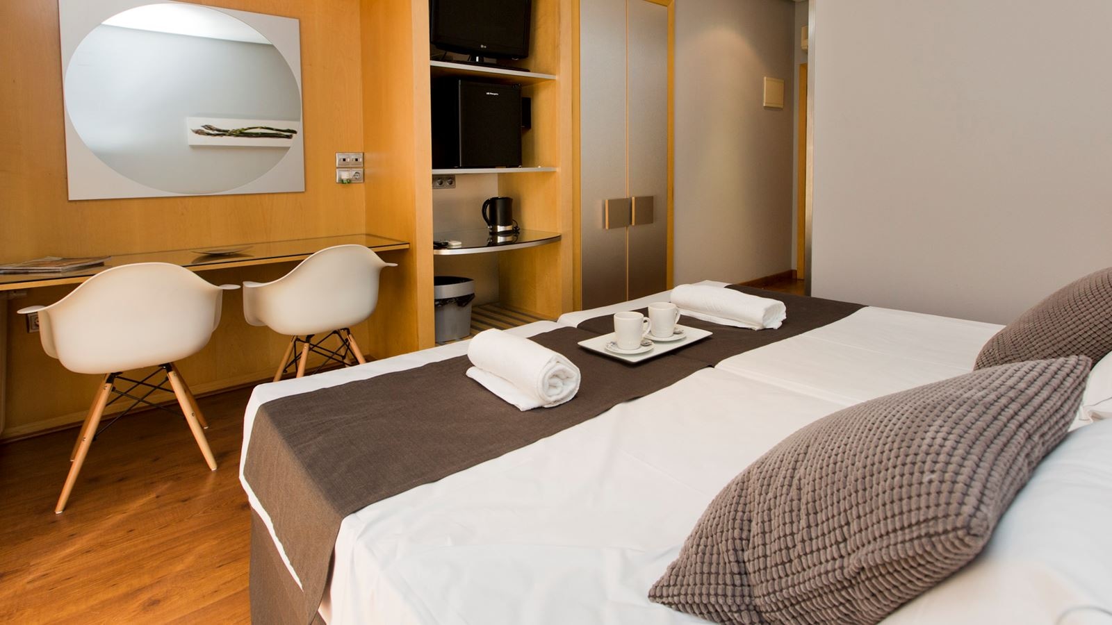 rooms-double-two-double-beds