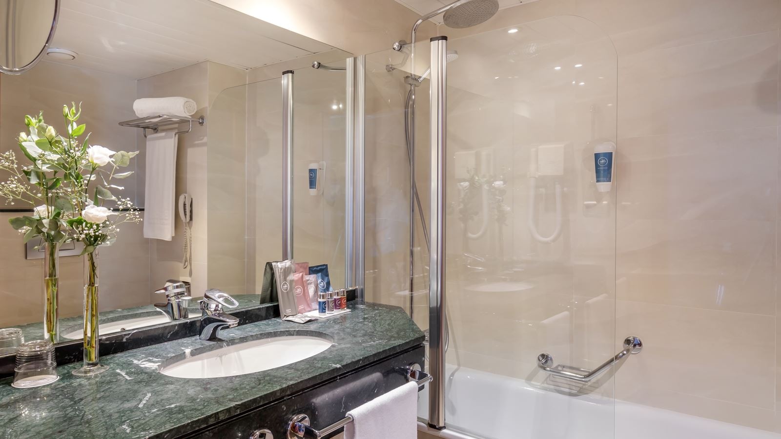 rooms-family-room-superior