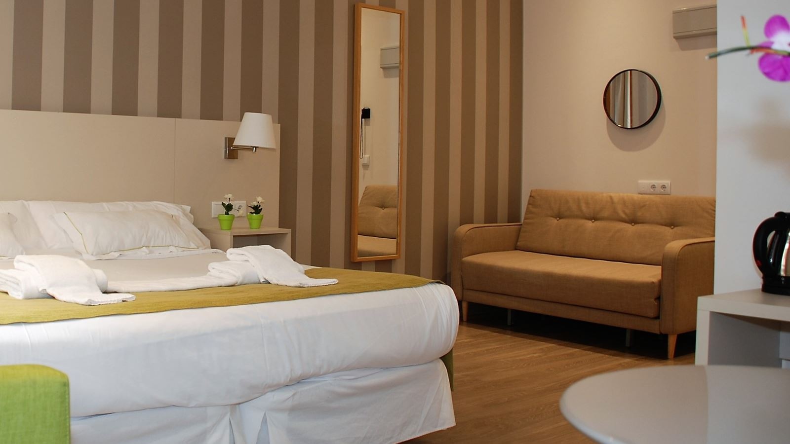 rooms-family-room-superior