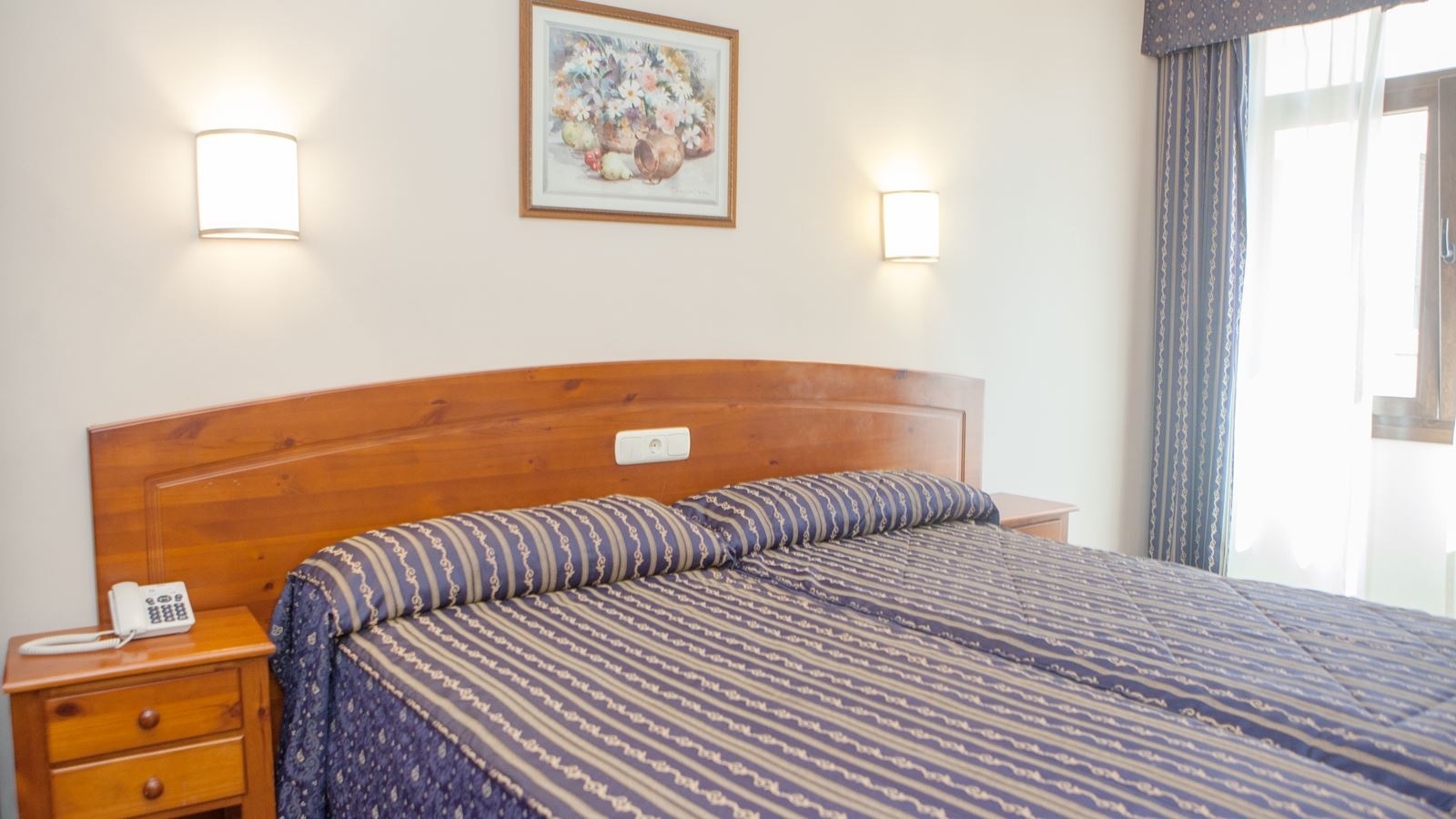 rooms-double-single-use-queen-size-bed