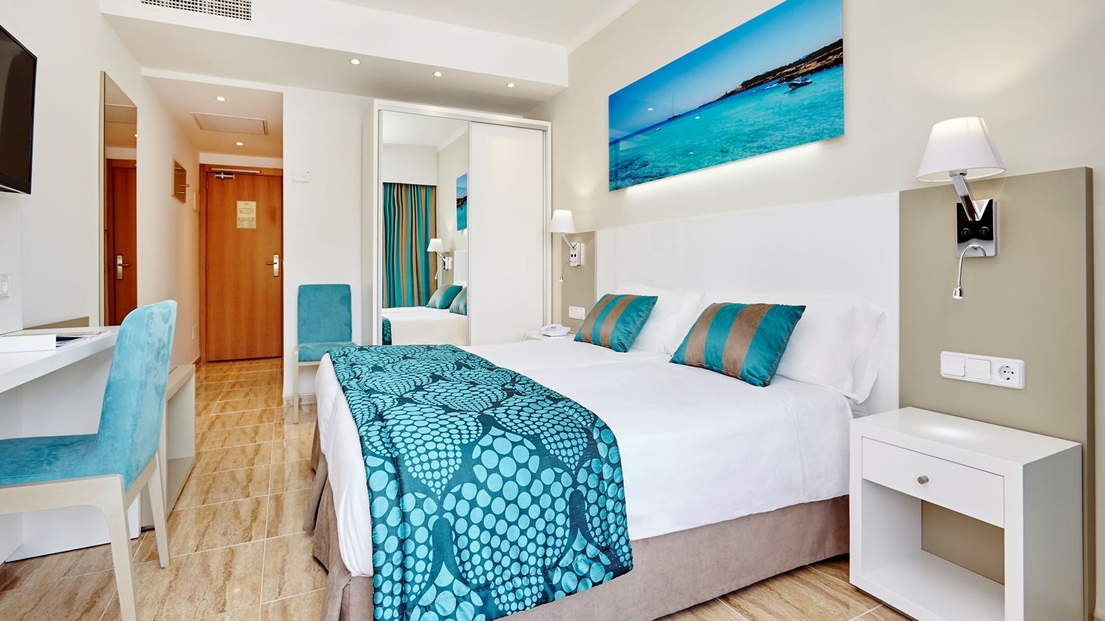 rooms-double-or-twin-superior-with-balcony