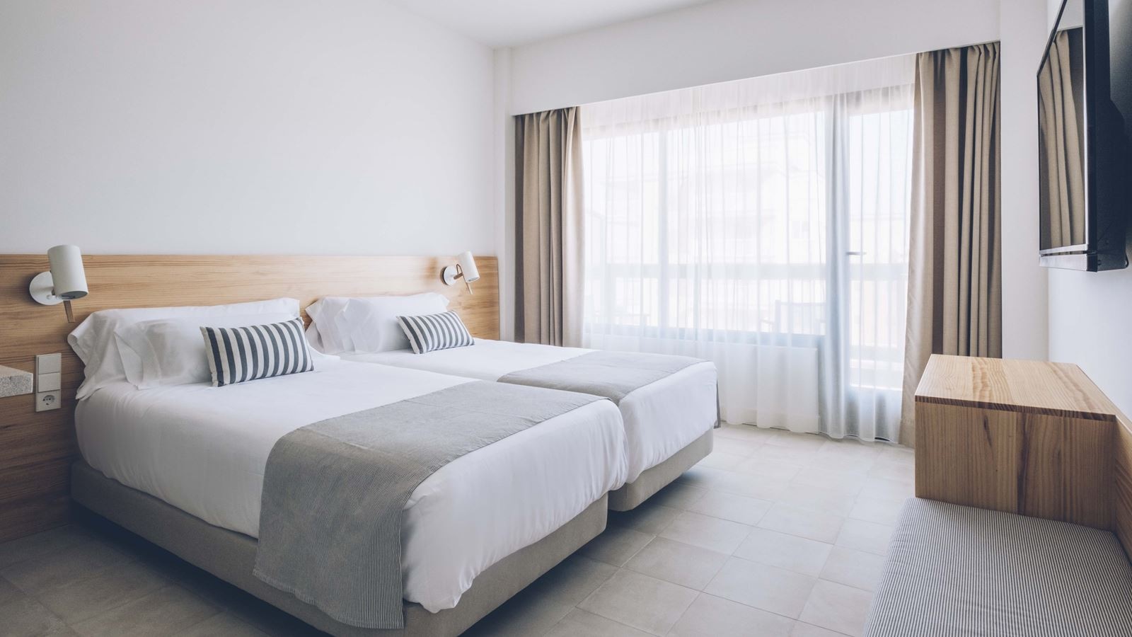 rooms-double-with-balcony