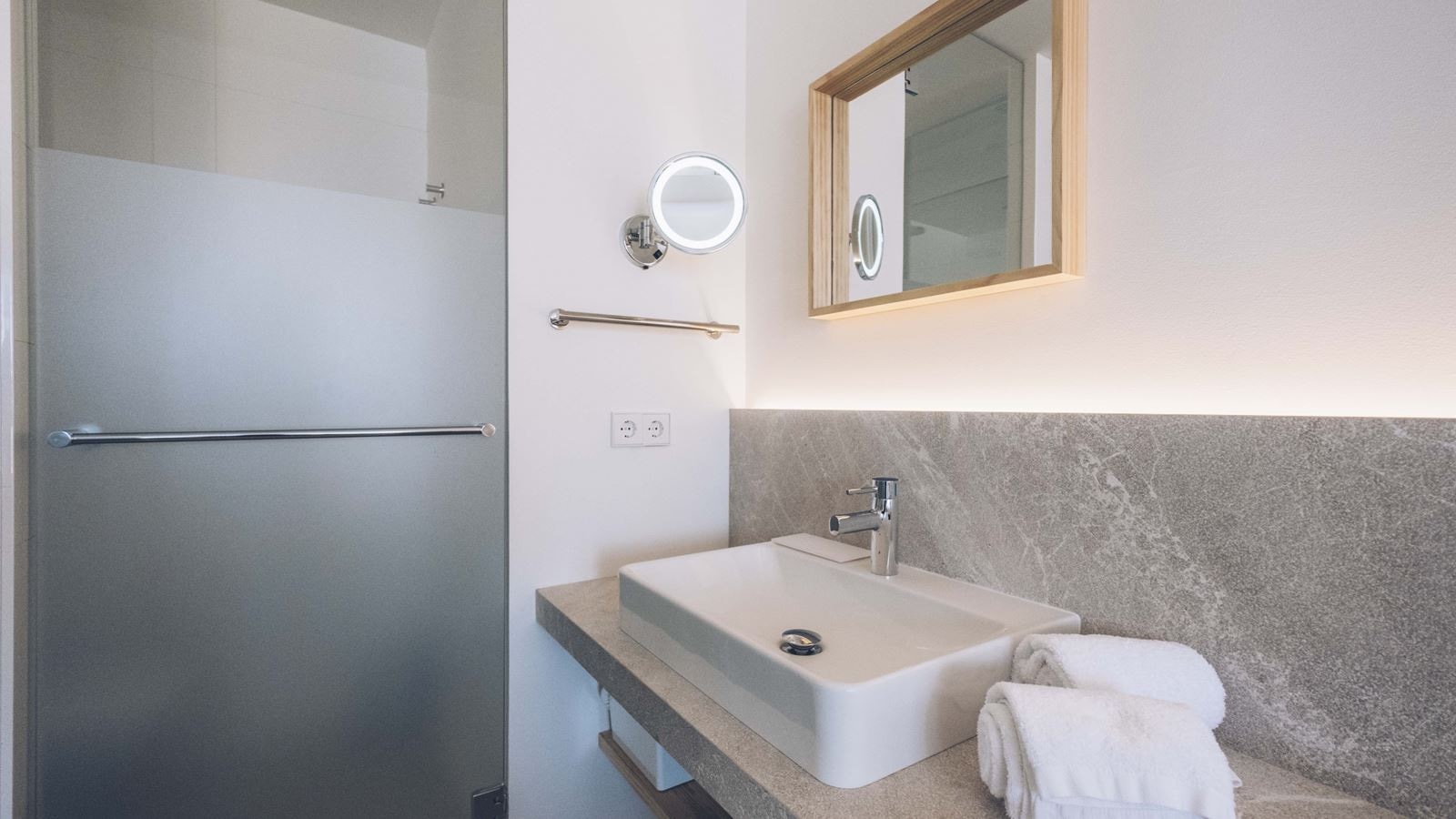 rooms-double-with-balcony