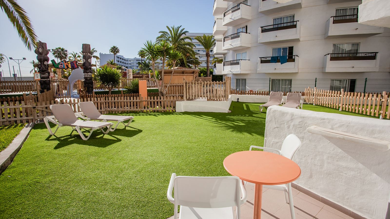rooms-family-suite-with-terrace-and-private-garden