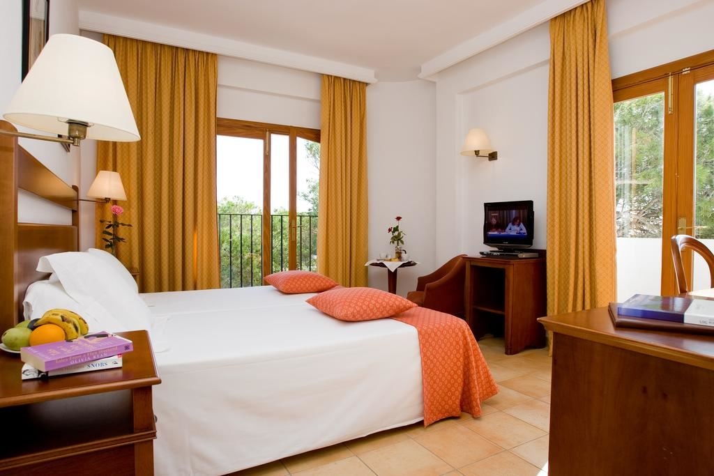 rooms-room-garden-view