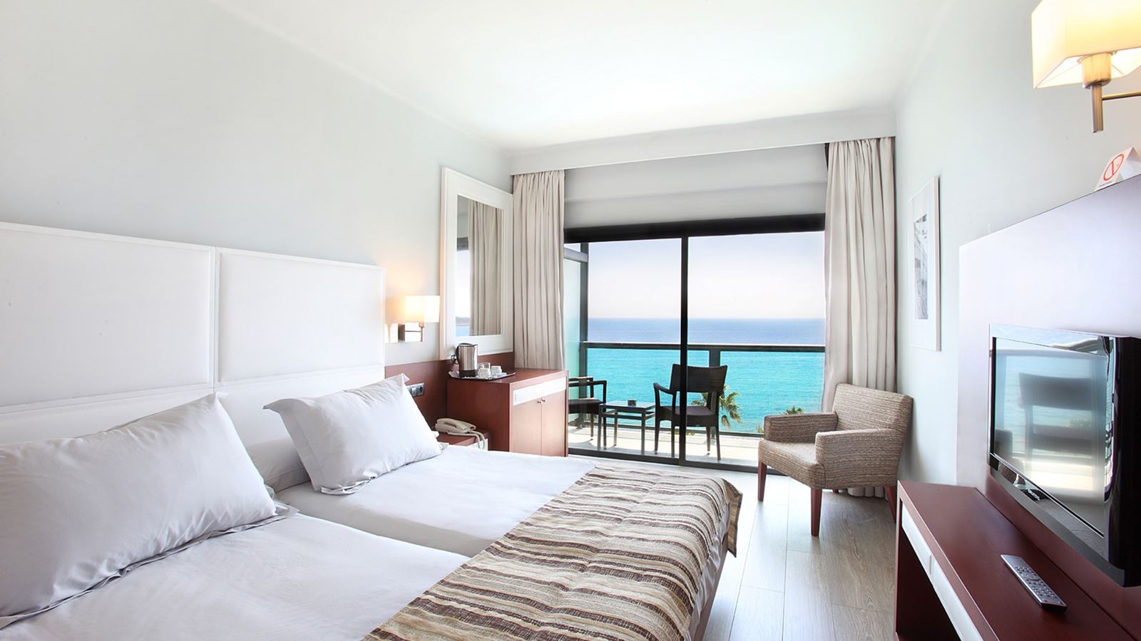 rooms-junior-suite-sea-view