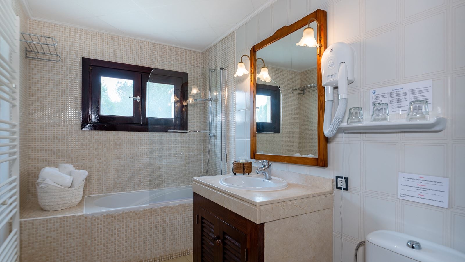 rooms-family-room-with-terrace