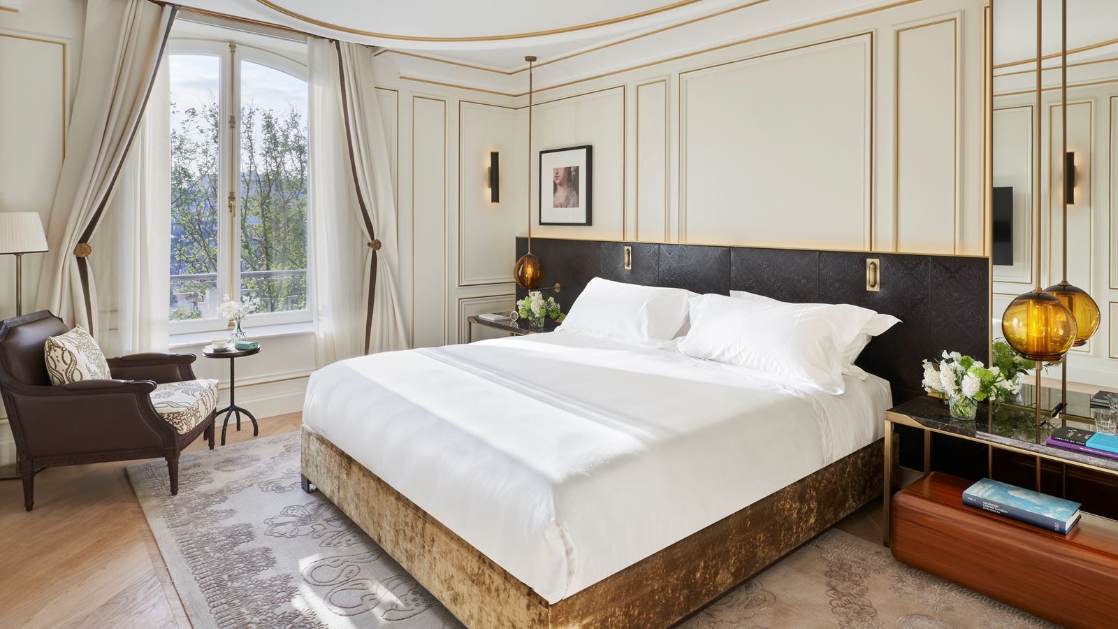 rooms-double-king-size-bed