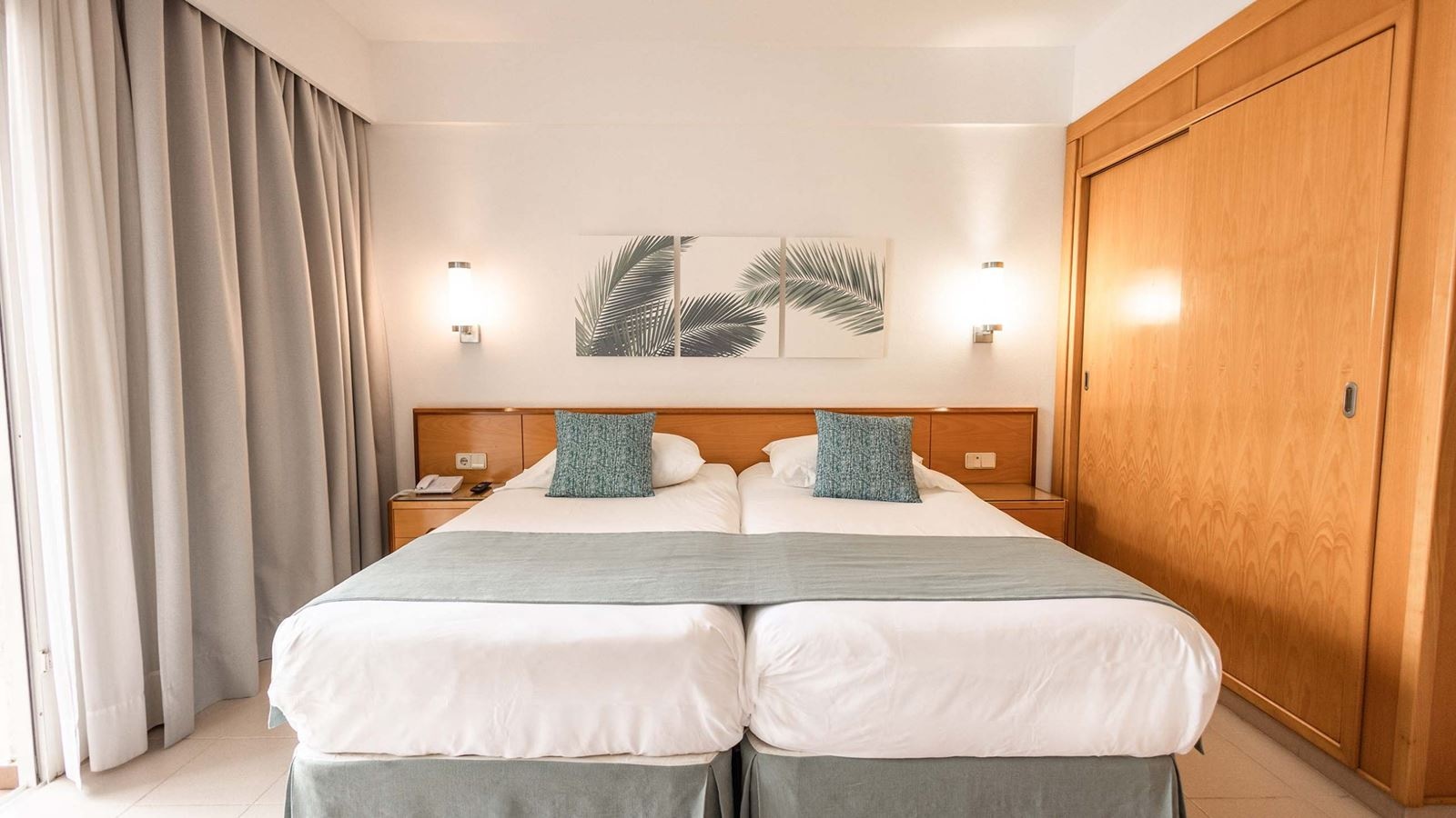 rooms-superior-double-room-balcony