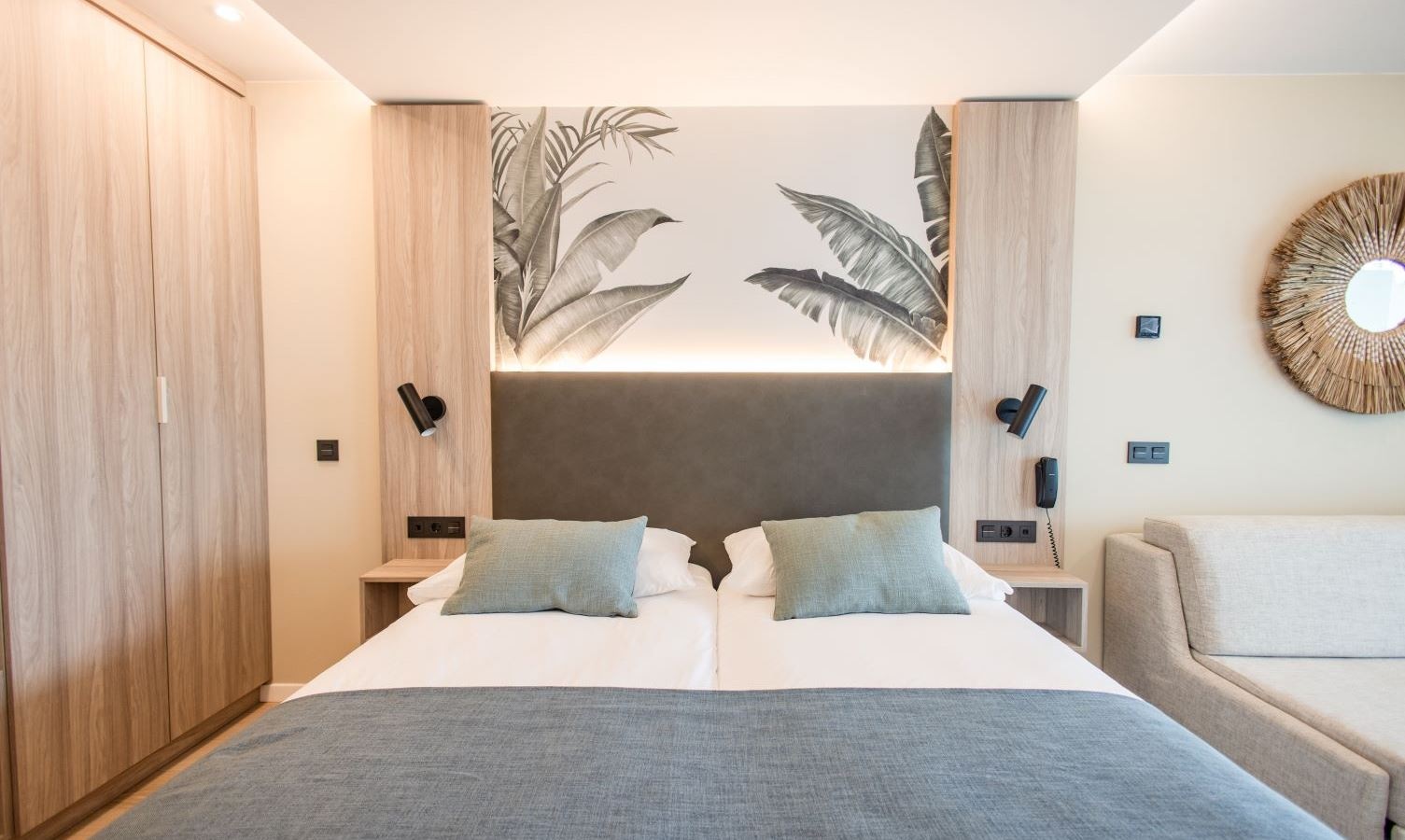 rooms-superior-double-room-with-limited-sea-view