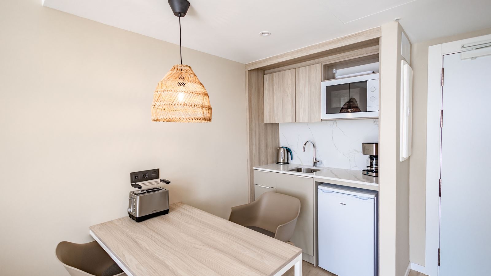 rooms-classic-junior-suite-with-sea-view